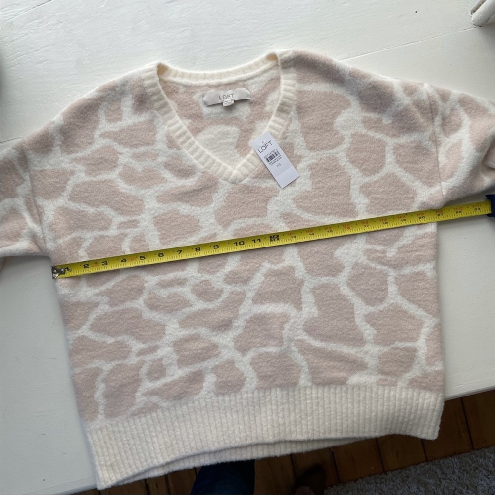 Loft v-neck animal print sweater. - Picture 7 of 15